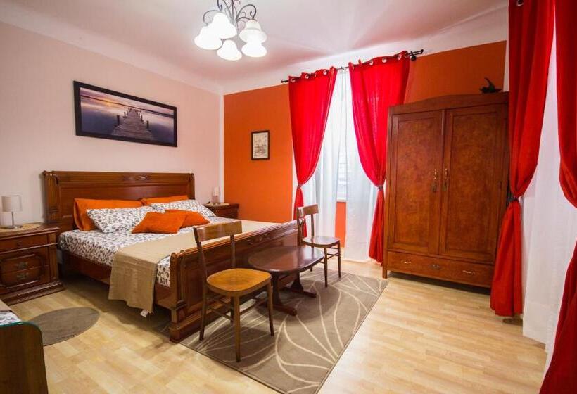 اتاق استاندارد سه نفره, Phiros B&b