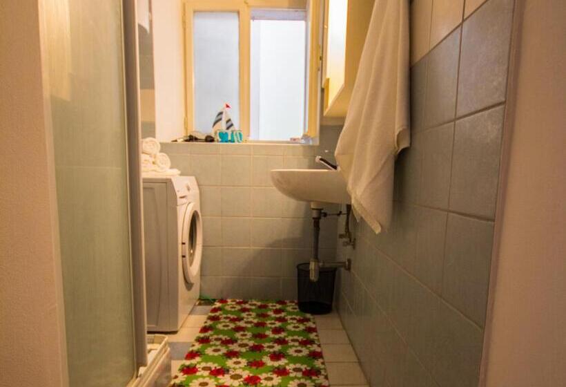 اتاق استاندارد سه نفره, Phiros B&b