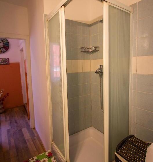 اتاق استاندارد سه نفره, Phiros B&b