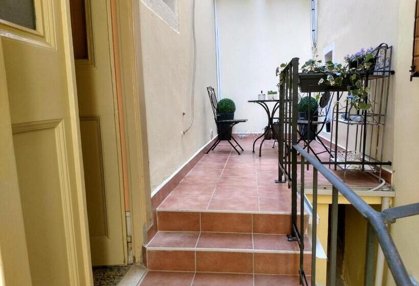 اتاق استاندارد, Phiros B&b