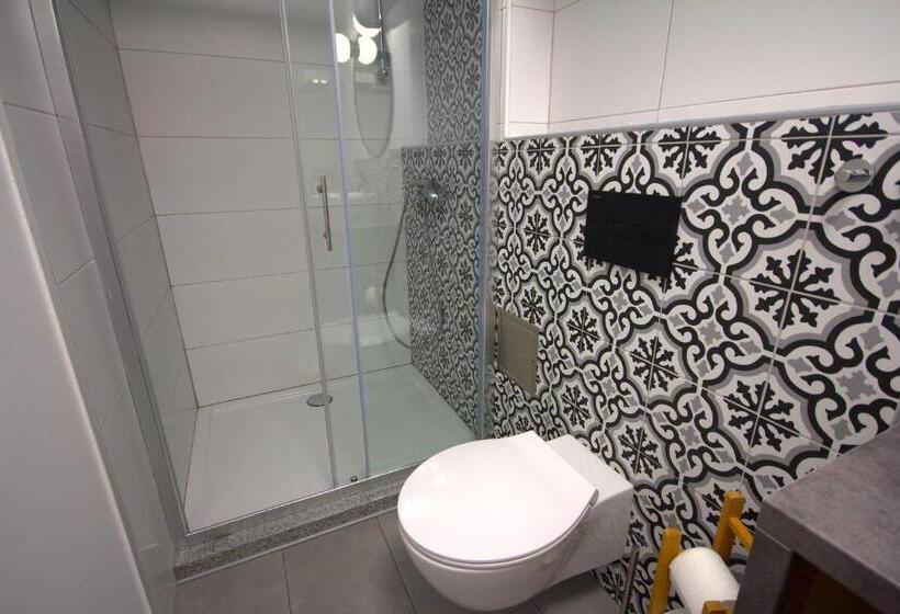 اتاق استاندارد, Phiros B&b