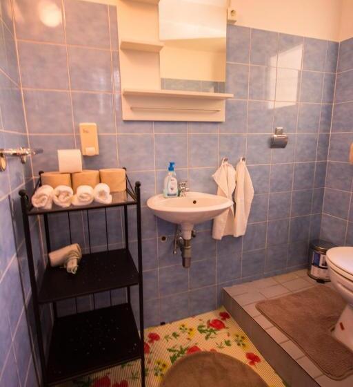 اتاق استاندارد سه نفره, Phiros B&b