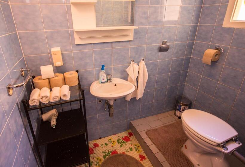 اتاق استاندارد سه نفره, Phiros B&b