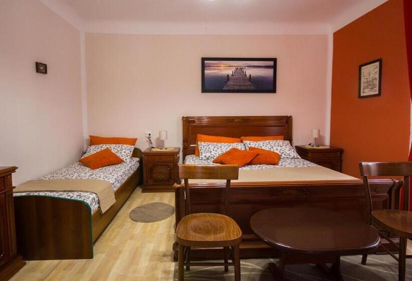 اتاق استاندارد سه نفره, Phiros B&b