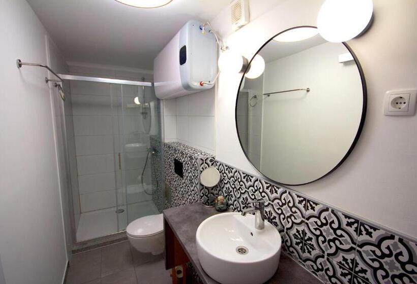 اتاق استاندارد, Phiros B&b