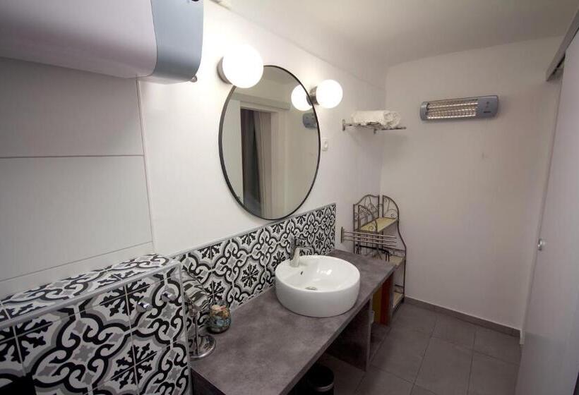 اتاق استاندارد, Phiros B&b