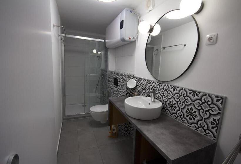 اتاق استاندارد, Phiros B&b