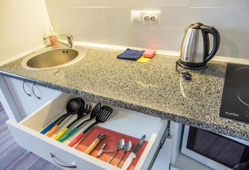 استودیوی استاندارد, Smart Apart