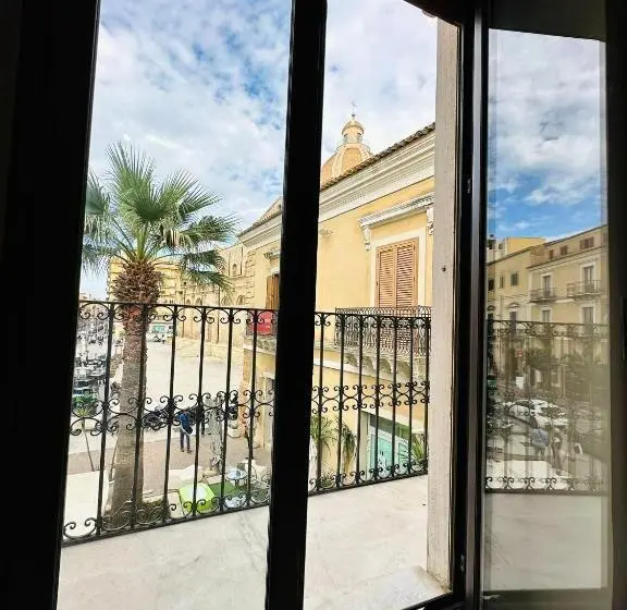 バルコニー付きデラックスルーム, B&b   Piazza Grande