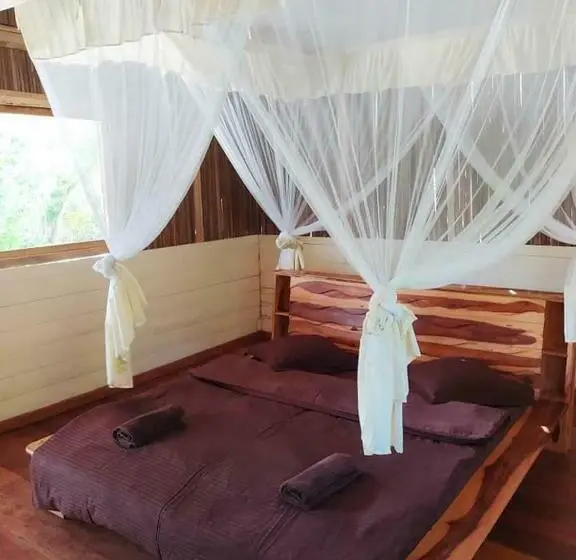 اتاق استاندارد با چشم‌انداز باغ, Mazava Loha Resort
