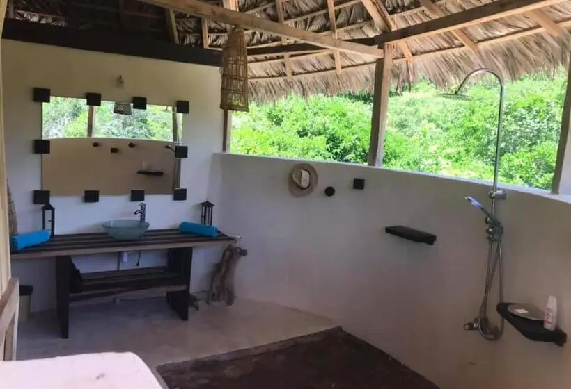 اتاق خانوادگی با چشم‌انداز باغ, Mazava Loha Resort