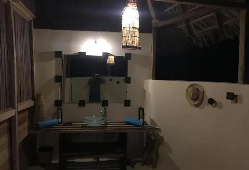 اتاق خانوادگی با چشم‌انداز باغ, Mazava Loha Resort