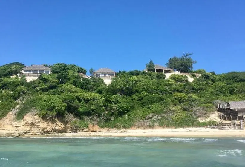 اتاق لوکس با چشم‌انداز دریا, Mazava Loha Resort