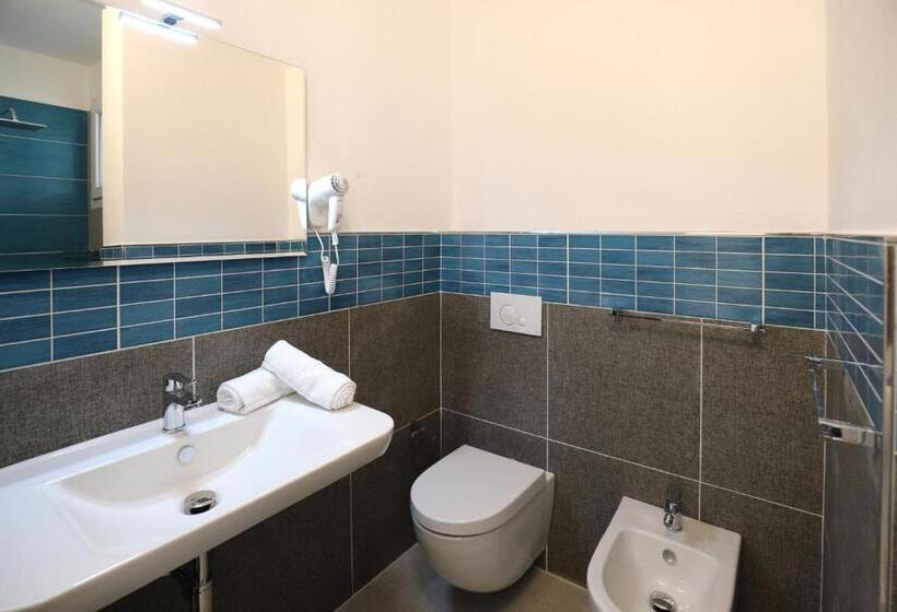 三人经典房间, The Square Castelsardo