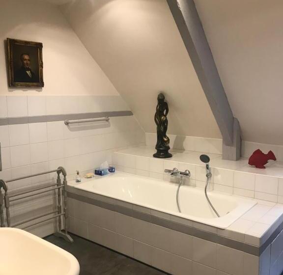 패밀리 스위트, La Colombiere