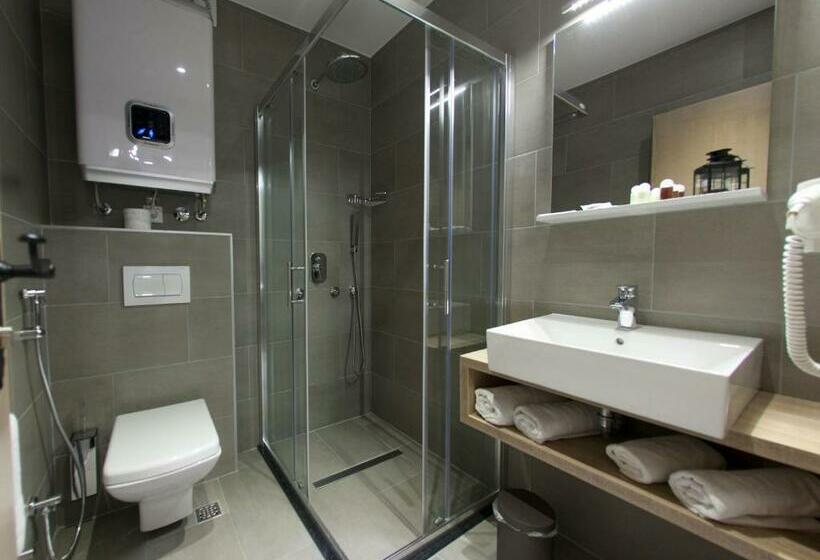 اتاق لوکس خانوادگی, Emen