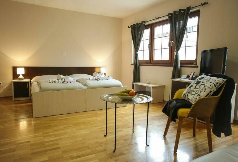 اتاق سوپریور چهار تخته, Emen