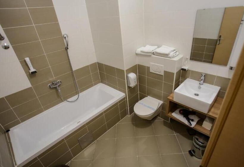 اتاق استاندارد چهار تخته, Emen