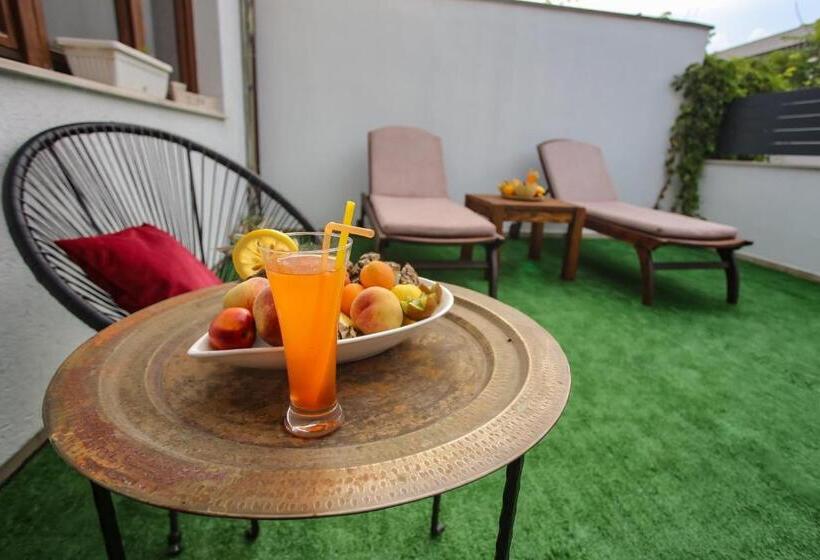 اتاق لوکس خانوادگی, Emen