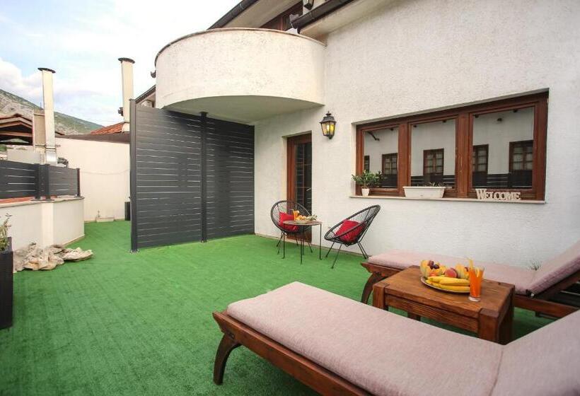 اتاق لوکس خانوادگی, Emen