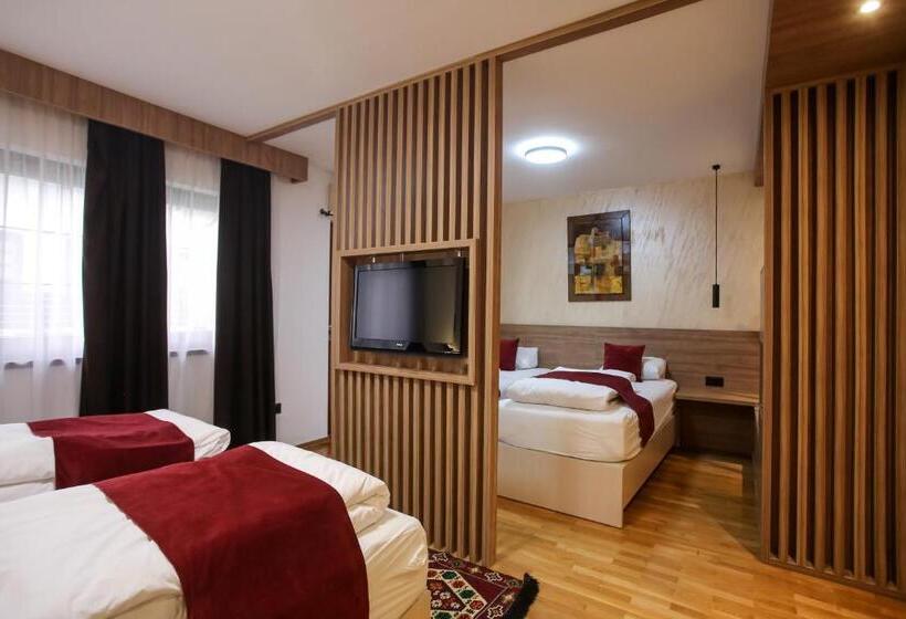 اتاق لوکس خانوادگی, Emen