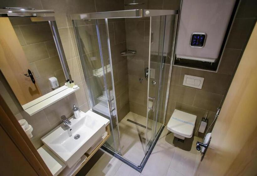 اتاق لوکس, Emen