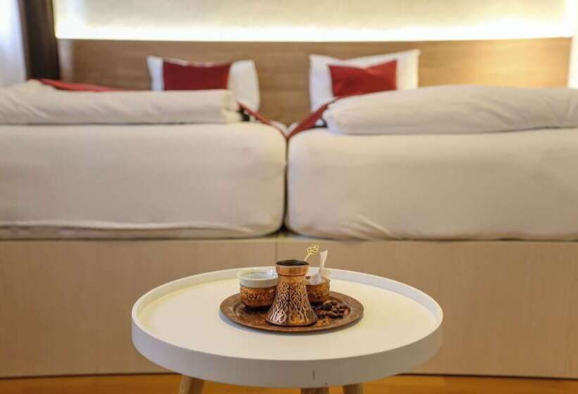 اتاق لوکس خانوادگی, Emen