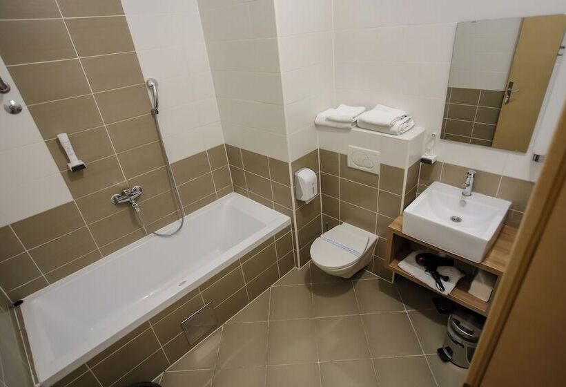 اتاق سوپریور چهار تخته, Emen