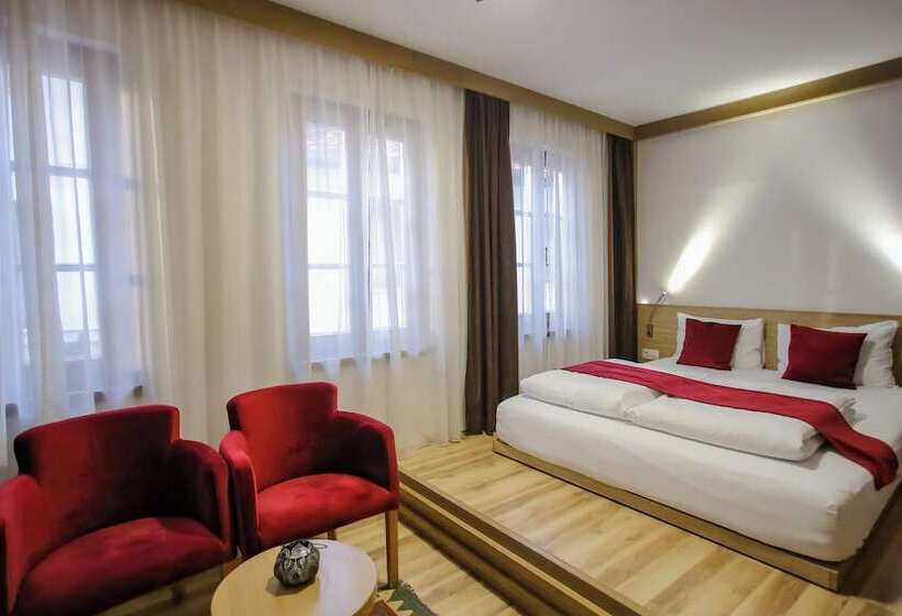 اتاق لوکس, Emen