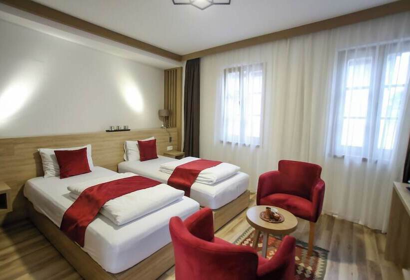 اتاق لوکس, Emen