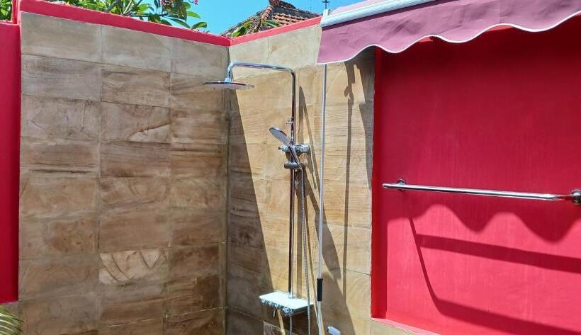 סטודיו סופריור, Dewi Sri Guesthouse