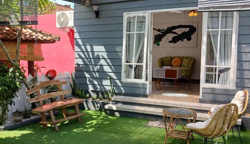 סטודיו סופריור, Dewi Sri Guesthouse