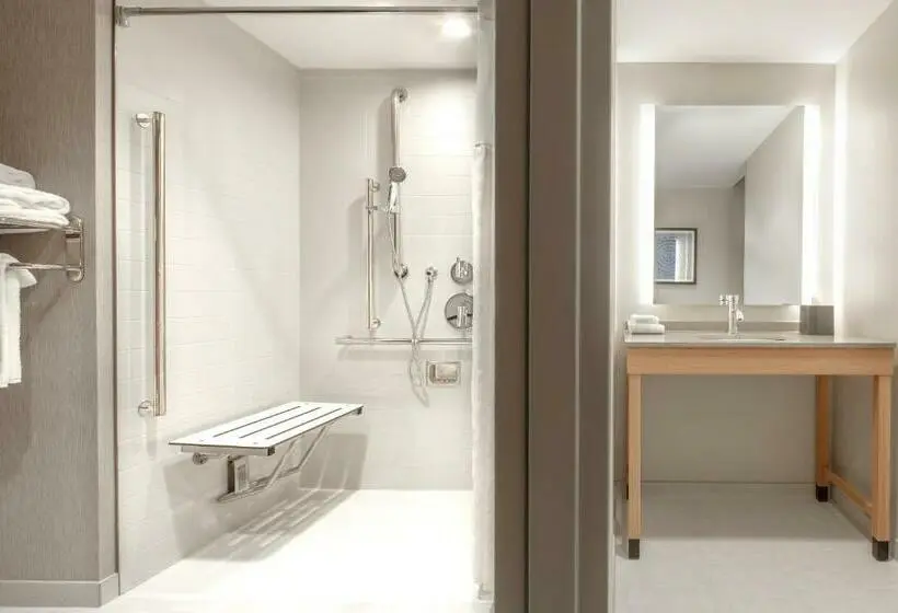 اتاق استاندارد با تخت بزرگ برای معلولان, Hyatt Place Moncton Downtown