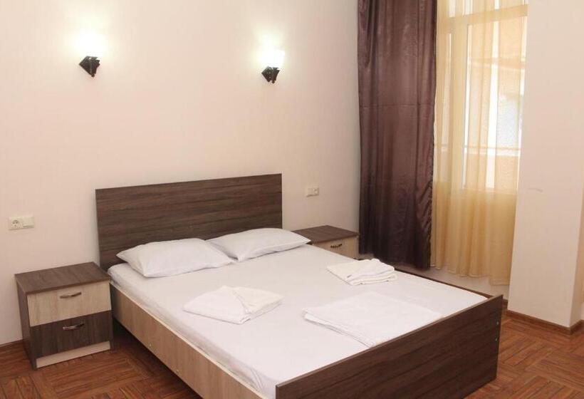 اتاق لوکس, Nine Brothers