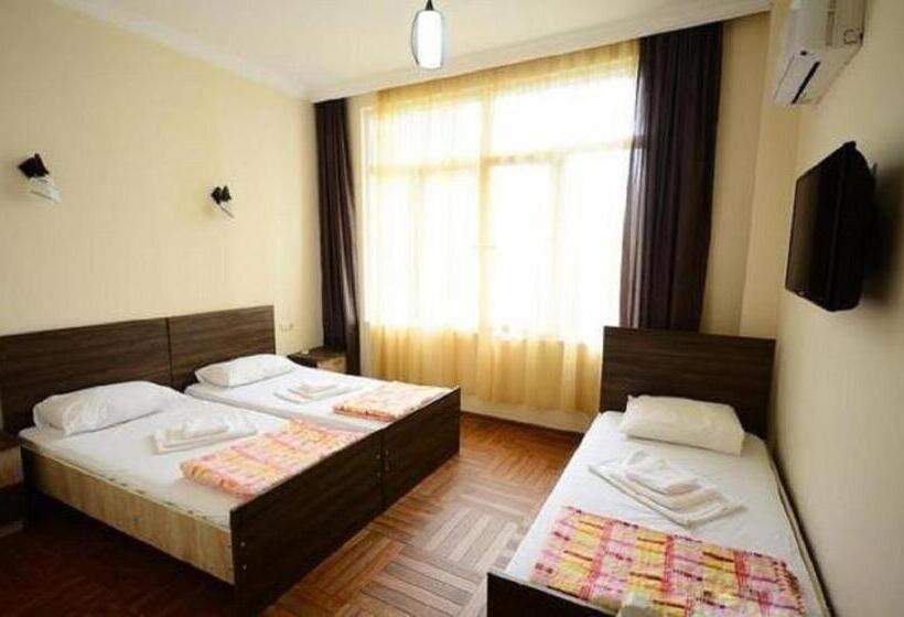 اتاق اجرایی سه نفره, Nine Brothers