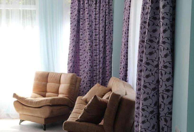 سوئیت با تخت بزرگ, Nine Brothers