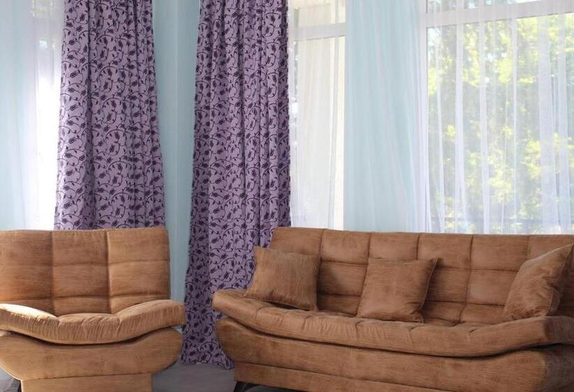 سوئیت با تخت بزرگ, Nine Brothers