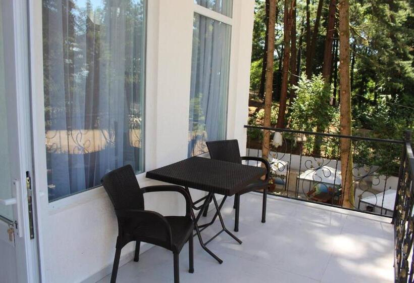 سوئیت با تخت بزرگ, Nine Brothers