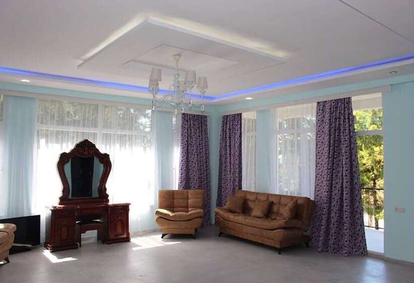 اتاق لوکس, Nine Brothers