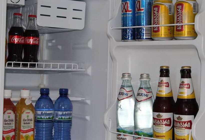 اتاق لوکس, Nine Brothers