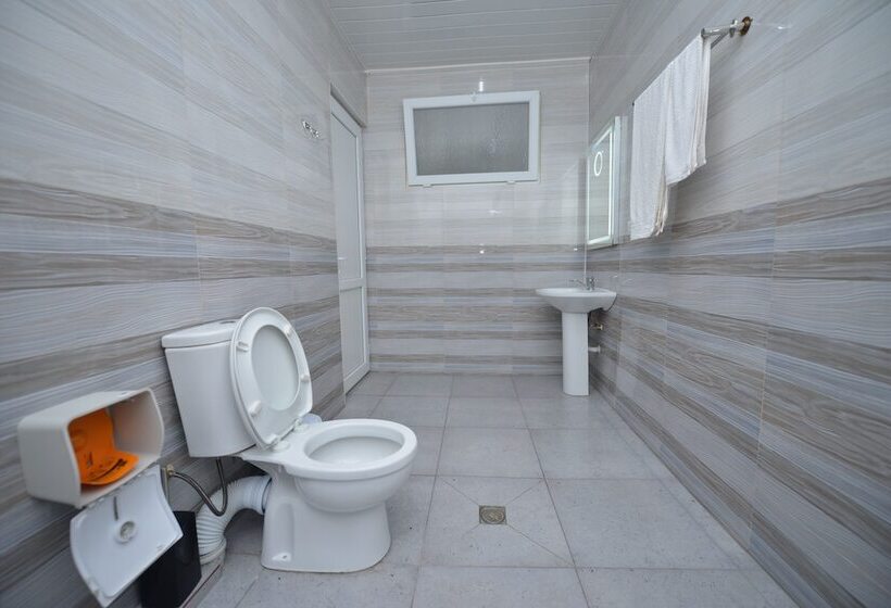 اتاق لوکس, Nine Brothers