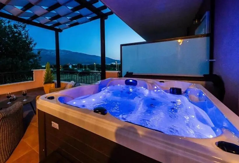 キングサイズベッドのスタンダードルーム, San Mihael Luxury Rooms 1