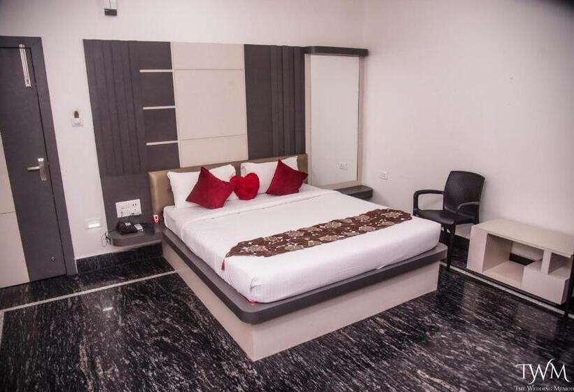 غرفة قياسية ثلاثية, Sapphire