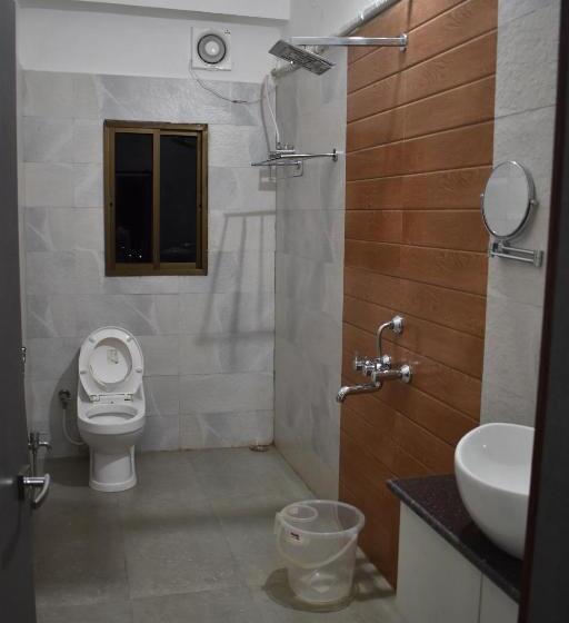 غرفة قياسية ثلاثية, Sapphire