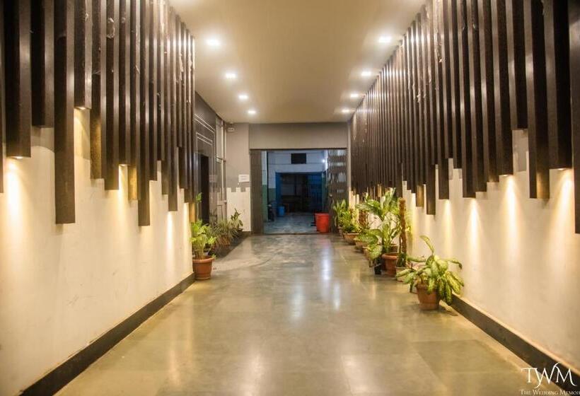 غرفة قياسية ثلاثية, Sapphire