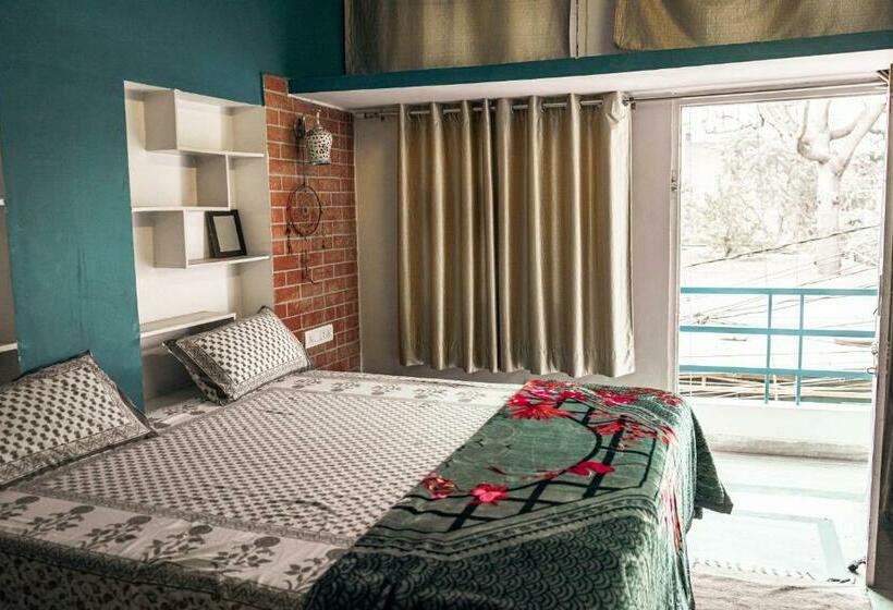 Standard Room with Balcony, Pachamama Hostel