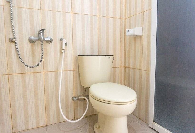 Номер Deluxe, Reddoorz Syariah @ Garuda Street Sumbawa