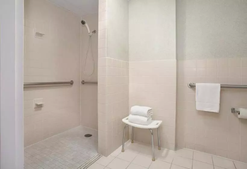 اتاق استاندارد برای معلولان, Days Inn By Wyndham Reading Wyomissing