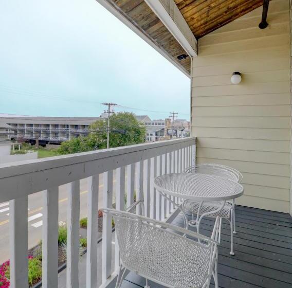 クイーンサイズベッドのスタンダードルーム, Waves Oceanfront Resort