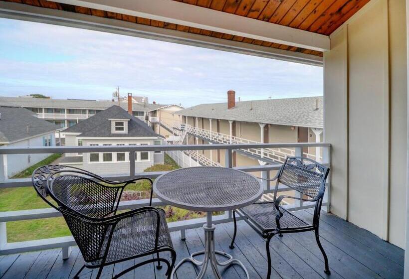 クイーンサイズベッドのスタンダードルーム, Waves Oceanfront Resort